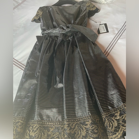 Monroe Lace / Gold Thread - Picture 3 of 16